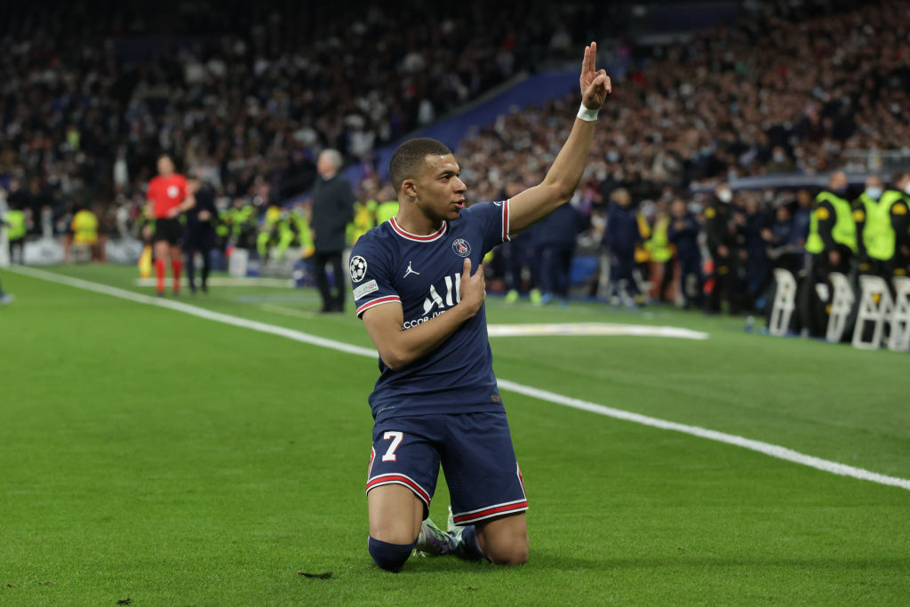 PSG Kylian Mbappé signe un nouveau contrat