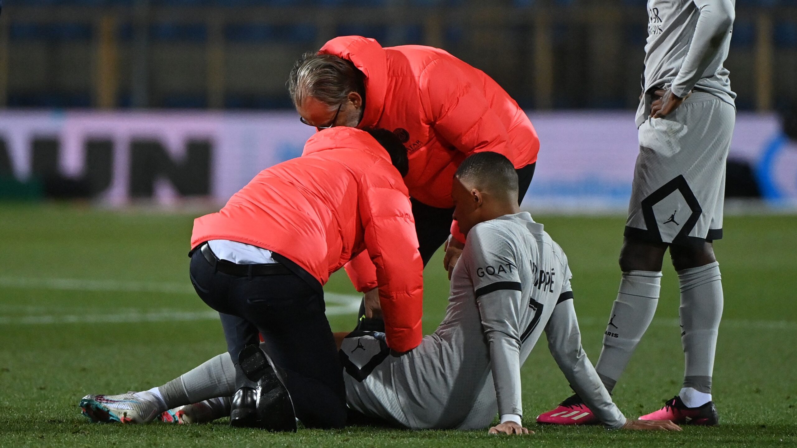 PSG gros coup dur Mbappé forfait contre le Bayern