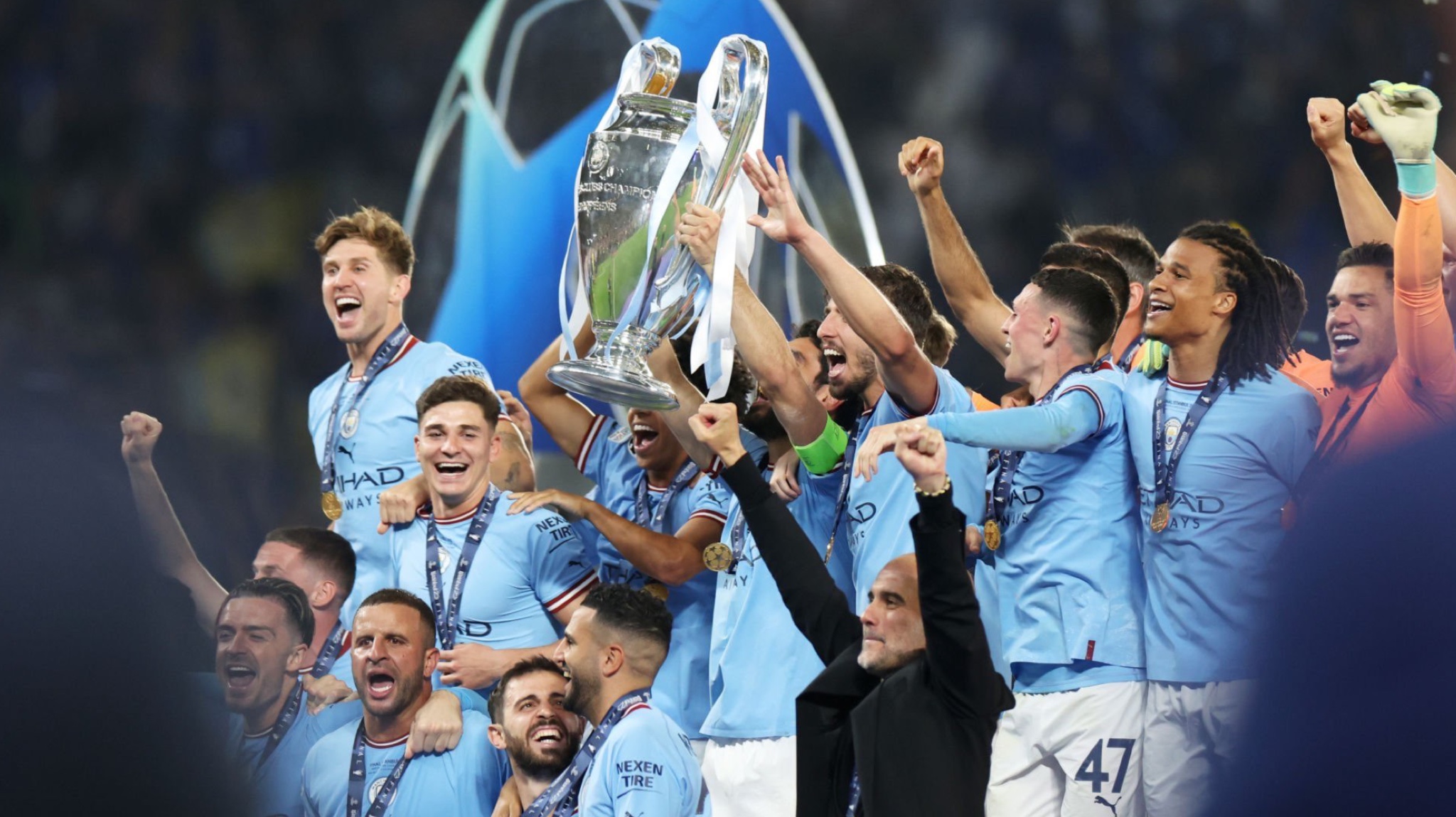 Man City joueurs sur le départ après le triplé historique